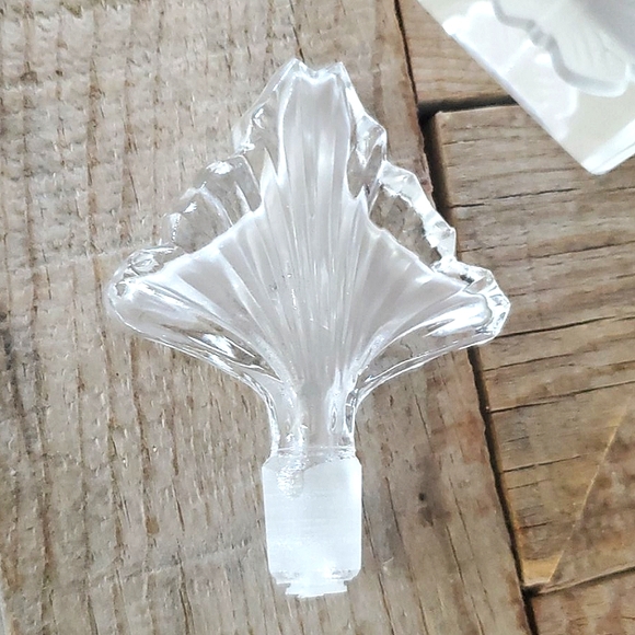 Vintage Silvestri Frosted Crystal Perfume Bottle - Picture 5 of 8